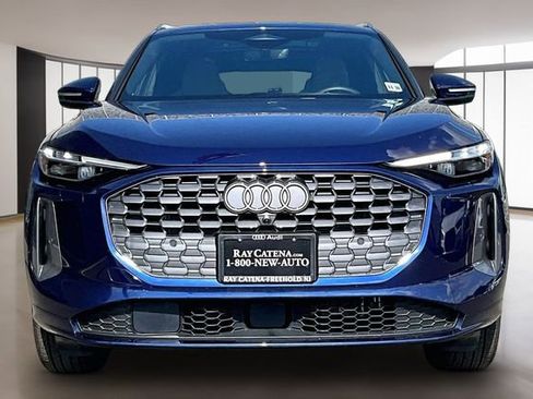 Used 2025 Audi Q5 Premium Plus w/ Premium Plus AWD/4WD image 2