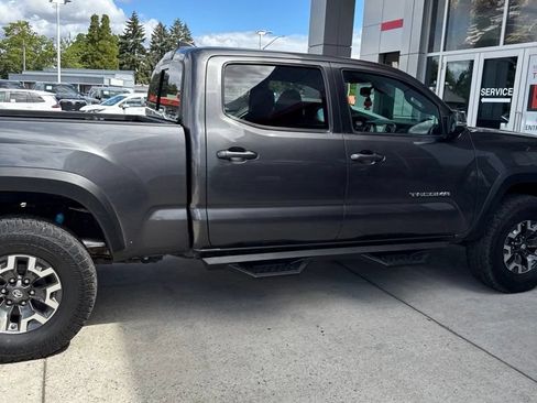 Certified 2019 Toyota Tacoma TRD Off-Road AWD/4WD image 3