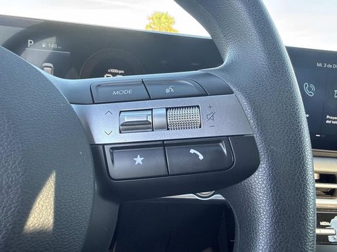 Used 2025 Hyundai Santa Cruz SEL image 32