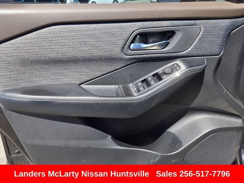 Used 2023 Nissan Rogue SV FWD image 18