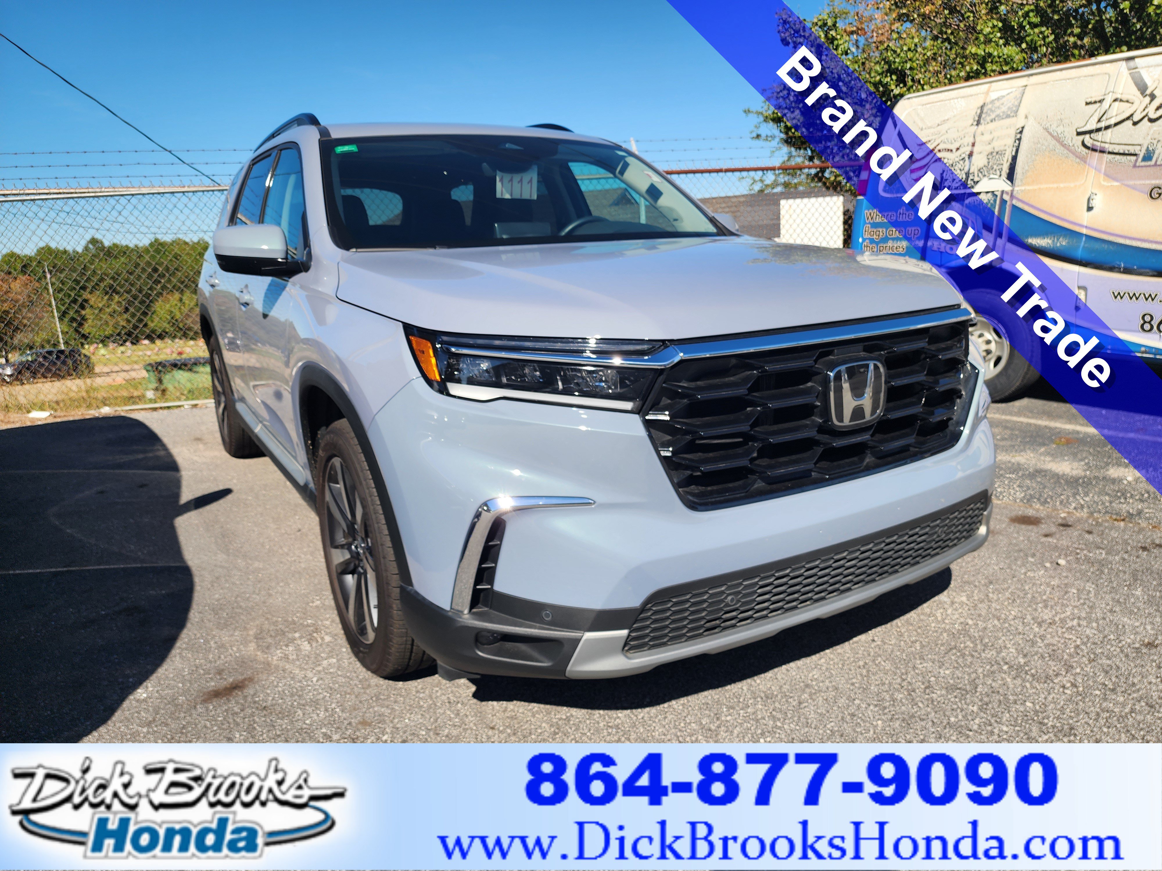 Used 2025 Honda Pilot Touring image 1