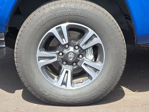 Used 2018 Toyota Tacoma TRD Sport w/ Technology Package image 31