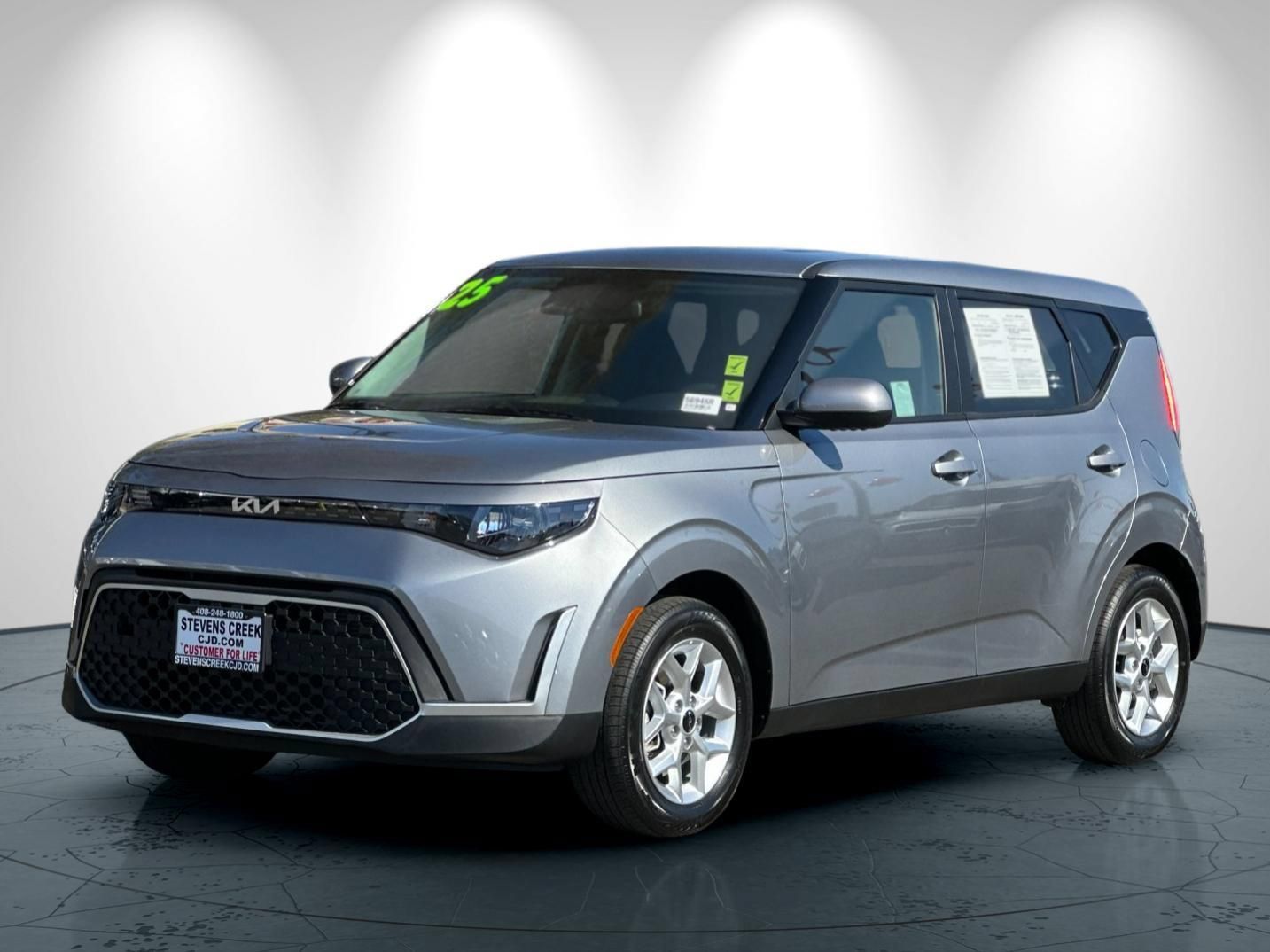 Used 2025 Kia Soul LX w/ LX Technology Package FWD image 8
