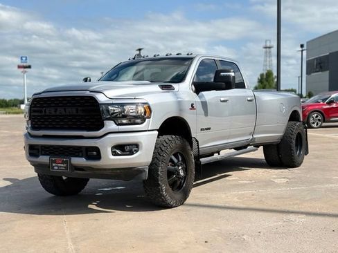 Used 2024 RAM 3500 Big Horn w/ Night Edition AWD/4WD image 4
