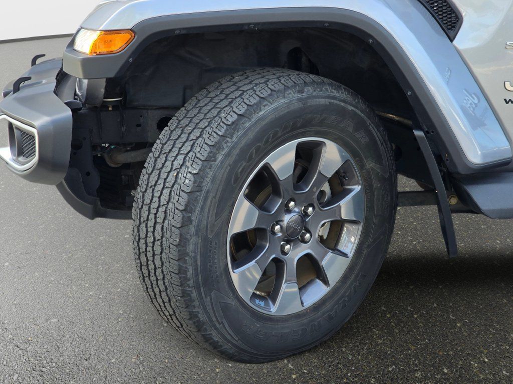 Used 2018 Jeep Wrangler Unlimited Sahara AWD/4WD image 36