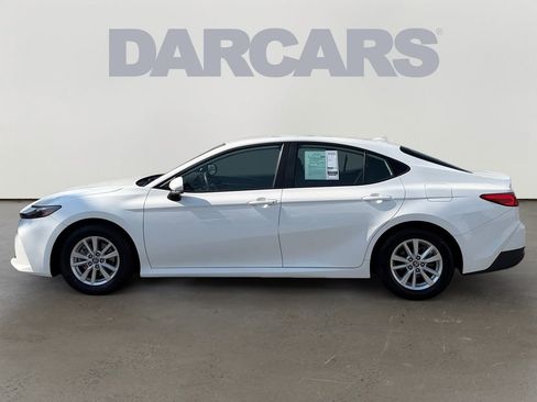 Used 2025 Toyota Camry LE image 4