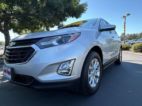 Used 2021 Chevrolet Equinox LT w/ Driver Convenience Package AWD/4WD image 9
