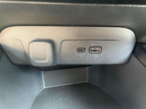 Used 2025 Chevrolet Trax LT w/ LT Convenience Package FWD image 28