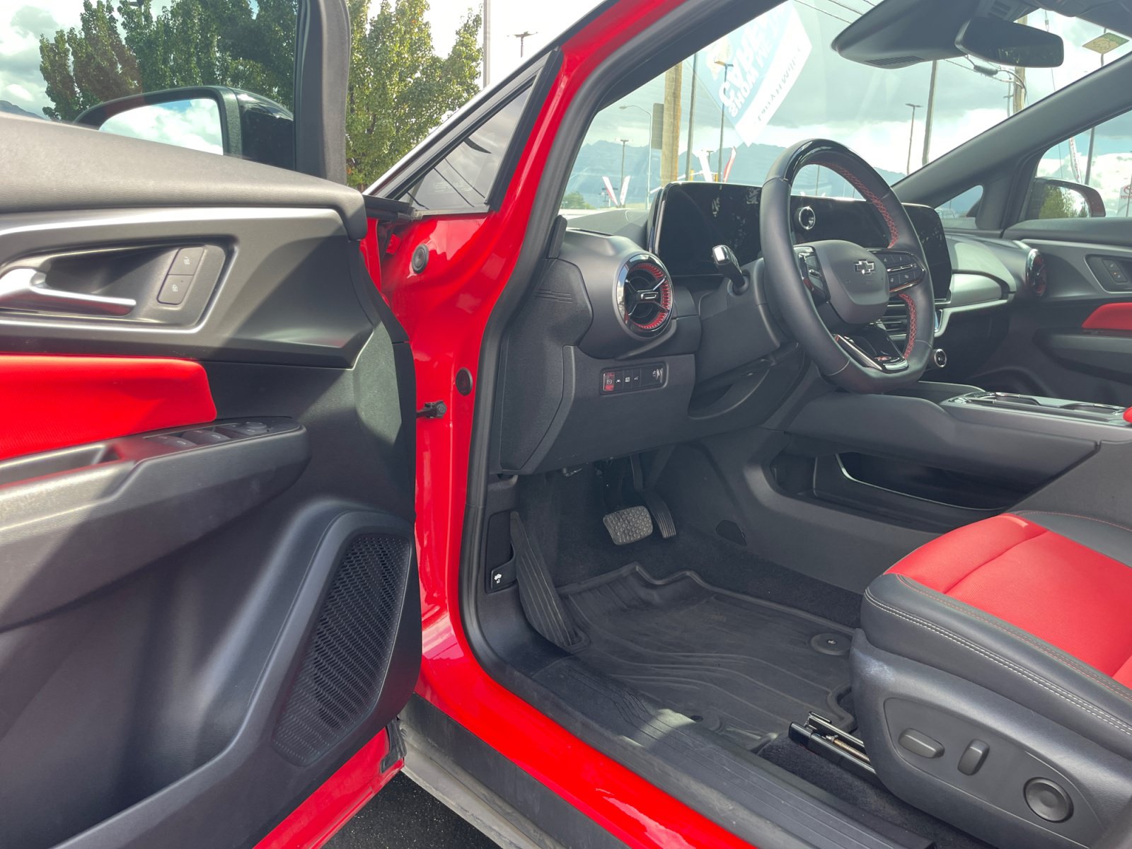 Used 2024 Chevrolet Equinox EV RS w/ Active Safety Package 3 FWD image 19