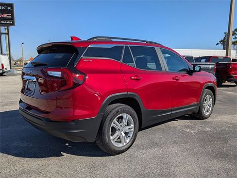 Used 2023 GMC Terrain SLE w/ Driver Convenience Package image 3