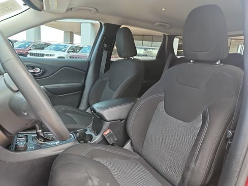 Used 2021 Jeep Cherokee Latitude AWD/4WD image 20