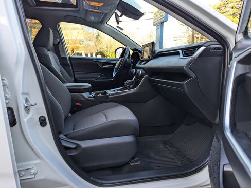 Used 2019 Toyota RAV4 XLE w/ Convenience Package image 32