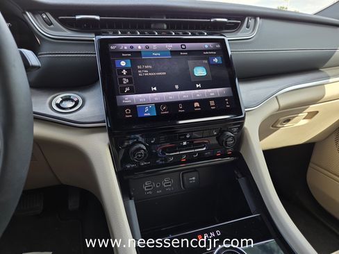 Used 2024 Jeep Grand Cherokee L Limited w/ Black Appearance Package image 8