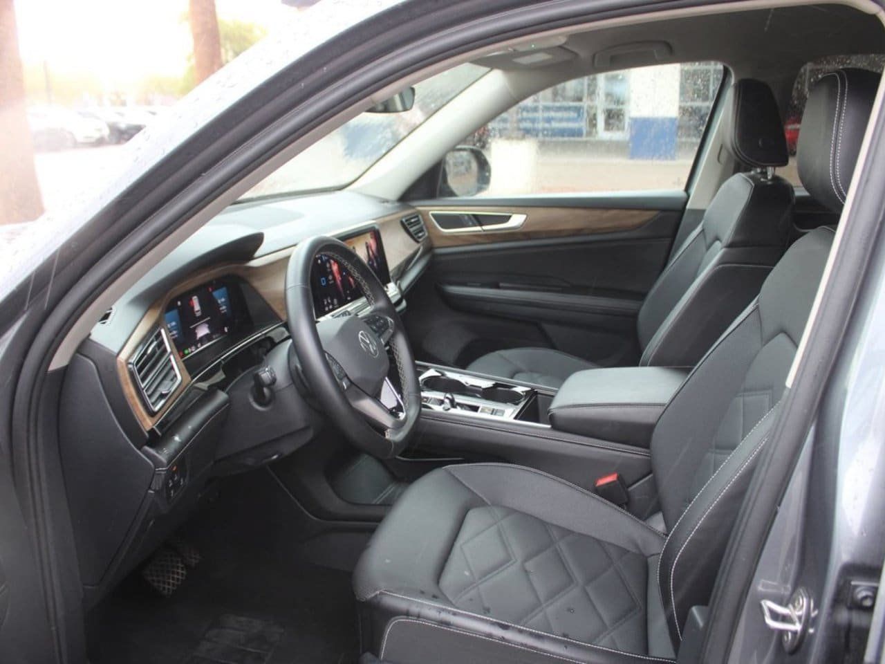Used 2025 Volkswagen Atlas SE AWD/4WD image 11