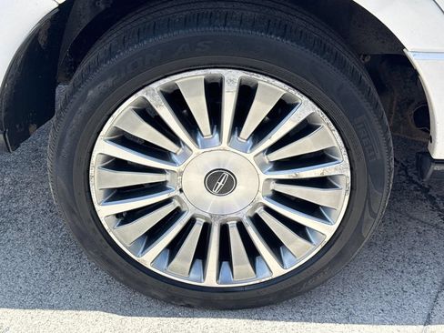 Used 2017 Lincoln Navigator Reserve AWD/4WD image 12
