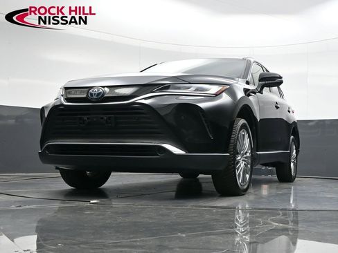 Used 2021 Toyota Venza XLE image 28