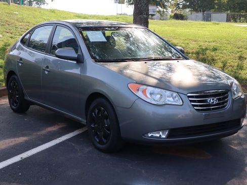 Used 2010 Hyundai Elantra GLS FWD image 3
