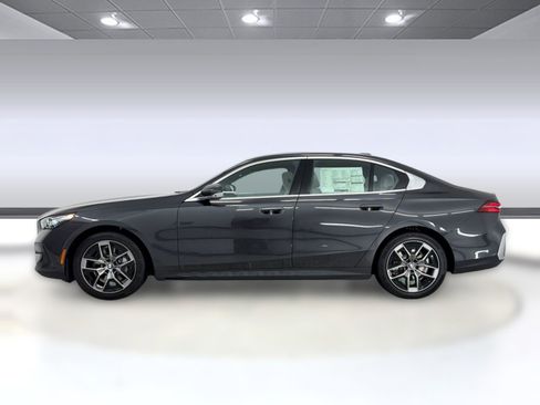 New 2026 BMW 530i RWD image 2