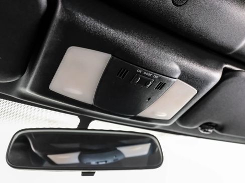 Used 2014 Nissan 370Z Roadster image 16