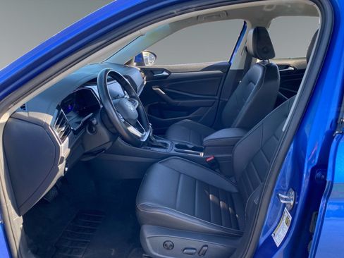 Used 2024 Volkswagen Jetta SE FWD image 9