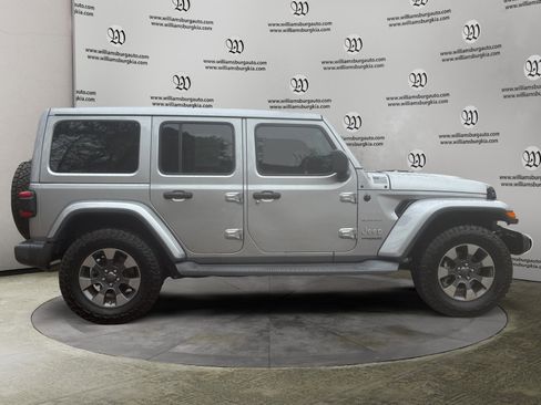 Used 2019 Jeep Wrangler Unlimited Sahara image 6