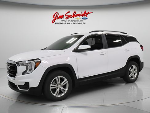 Used 2022 GMC Terrain SLE w/ Driver Convenience Package AWD/4WD image 2