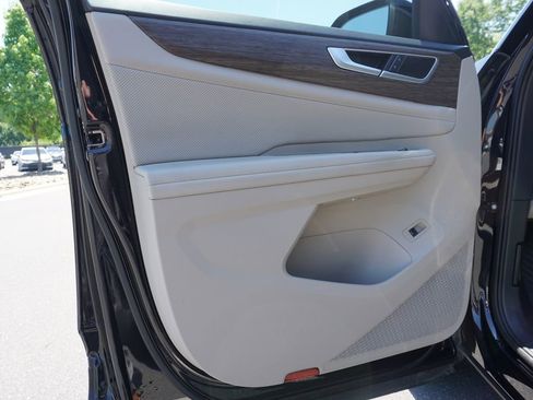 Used 2024 Volkswagen Atlas SEL AWD/4WD image 19