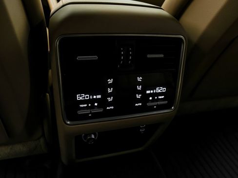 Used 2023 Porsche Cayenne w/ Premium Package AWD/4WD image 39