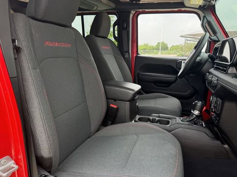 Used 2025 Jeep Wrangler Unlimited Rubicon AWD/4WD image 24