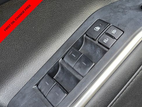 Used 2024 Toyota Highlander LE AWD/4WD image 35