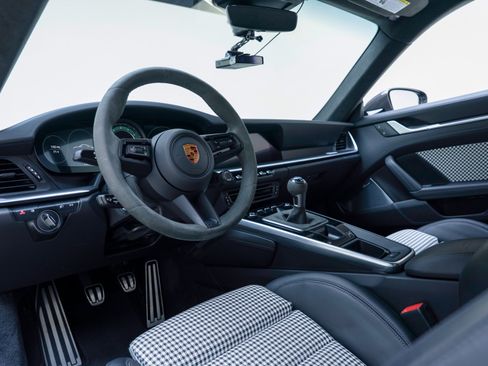 Used 2023 Porsche 911 Carrera S RWD image 2