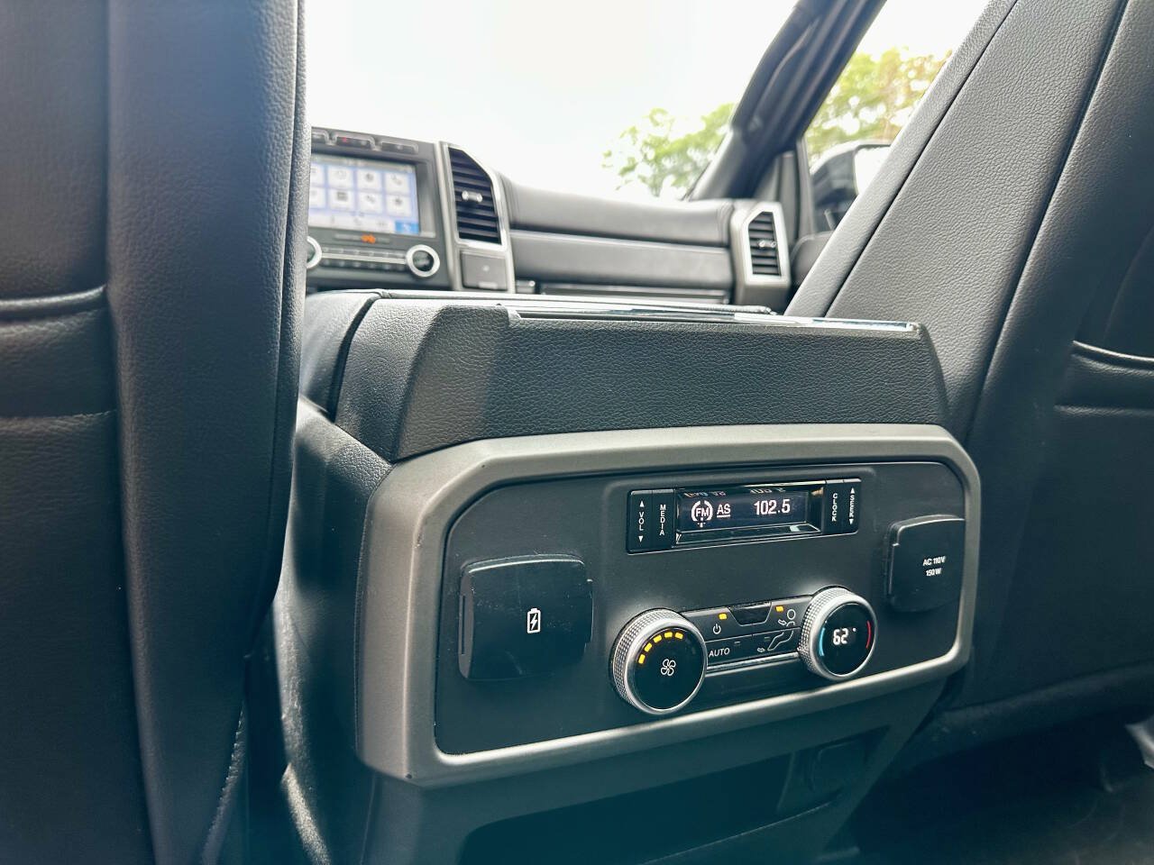 Used 2018 Ford Expedition XLT w/ Equipment Group 202A AWD/4WD image 34