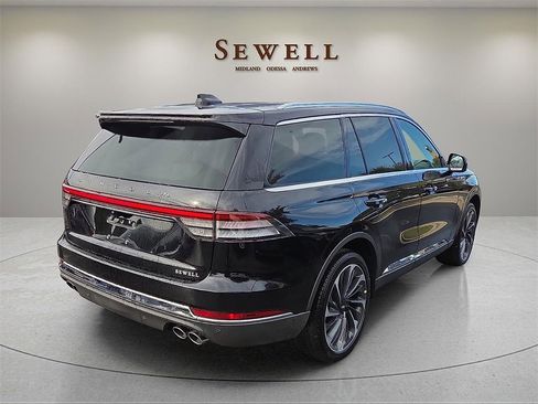 New 2026 Lincoln Aviator Reserve image 4