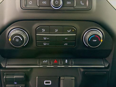 Used 2020 Chevrolet Silverado 1500 Custom w/ Custom Value Package image 17