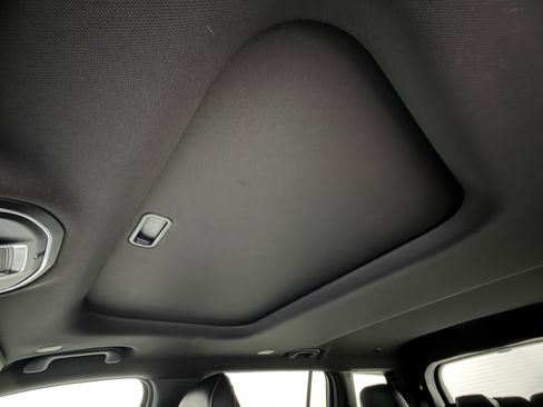 Used 2024 Jeep Grand Cherokee L Altitude image 9