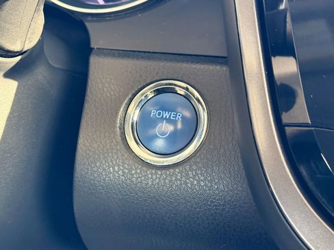 Used 2020 Toyota Camry LE image 29