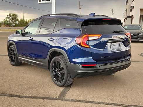 Used 2022 GMC Terrain SLT w/ Elevation Edition FWD image 3