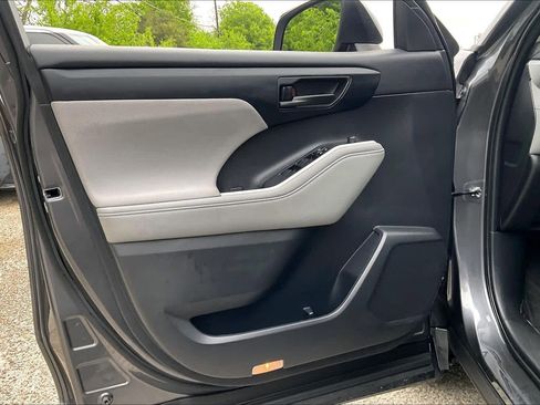 Used 2023 Toyota Highlander L image 21