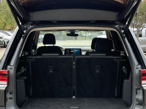 Used 2025 Volkswagen Atlas SE image 25