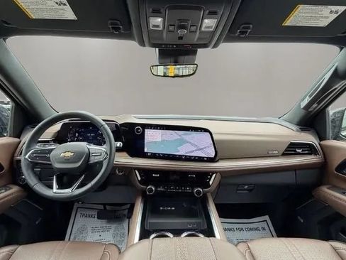 Used 2025 Chevrolet Tahoe High Country AWD/4WD image 11