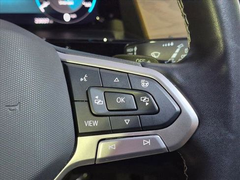 Used 2024 Volkswagen Atlas SE w/ Black Wheel Package FWD image 10