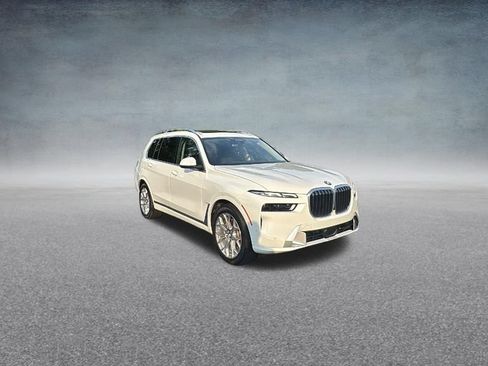 Used 2023 BMW X7 xDrive40i AWD/4WD image 2