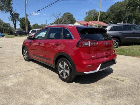 Used 2017 Kia Niro EX FWD image 4