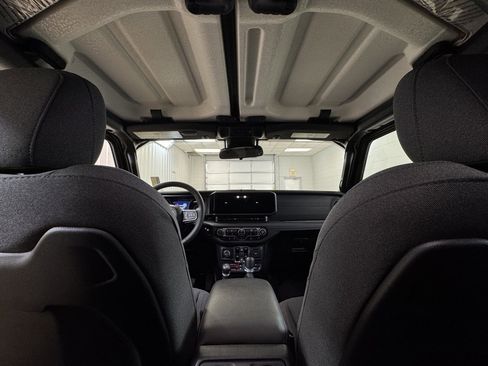 Used 2025 Jeep Wrangler Unlimited Rubicon image 18
