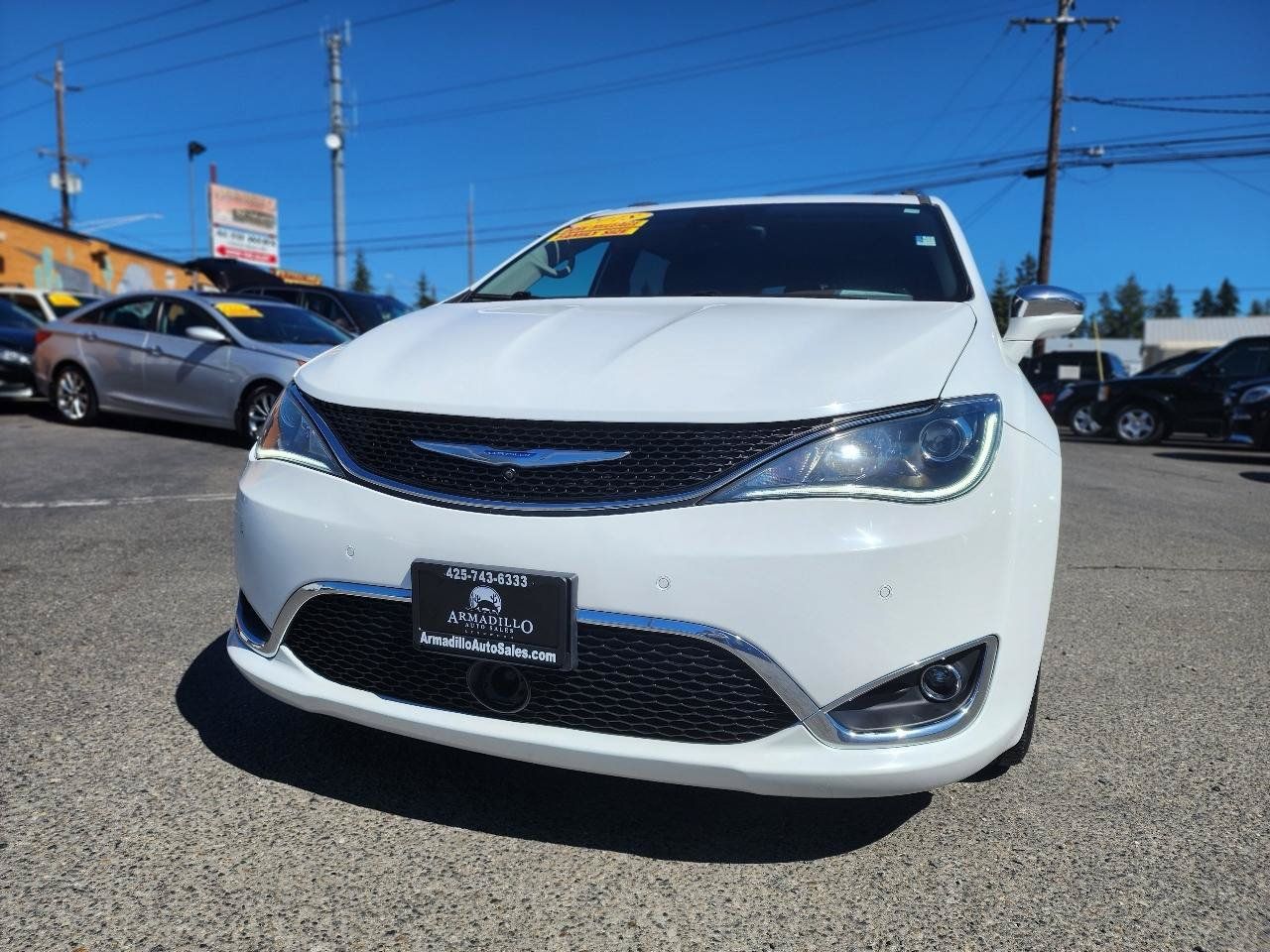 Used 2018 Chrysler Pacifica Limited w/ Advanced Safetytec Group FWD image 2