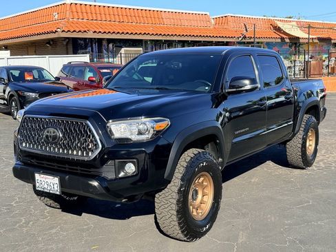 Used 2019 Toyota Tacoma TRD Off-Road image 3