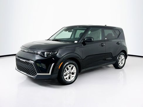 Used 2025 Kia Soul LX w/ LX Technology Package image 3
