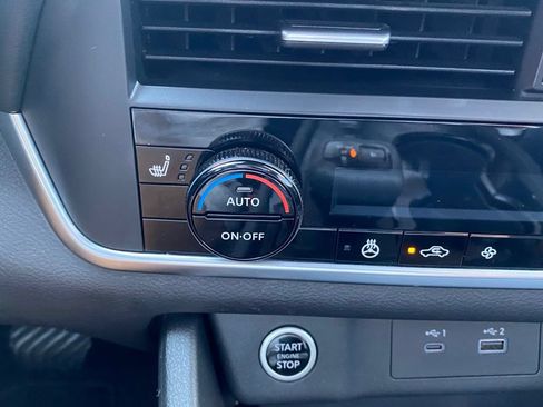 Used 2023 Nissan Rogue SV w/ SV Premium B Package FWD image 18