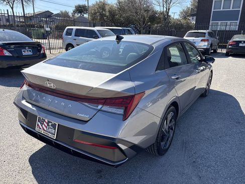 Used 2024 Hyundai Elantra Limited image 14