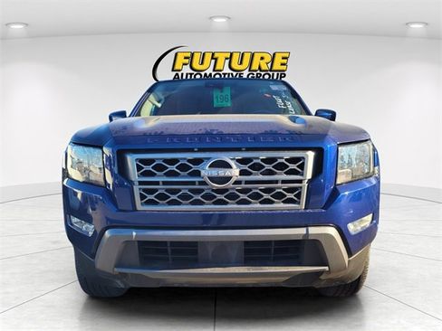 Used 2022 Nissan Frontier SV image 2